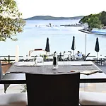 Crvena Luka Otel 4*