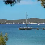 Crvena Luka 4* ביוגראד נה מורו