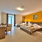 Crvena Luka 4*