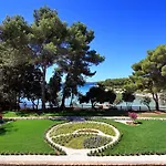 Hotel Crvena Luka 4*