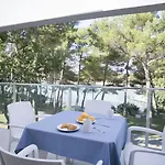 מלון Crvena Luka 4*