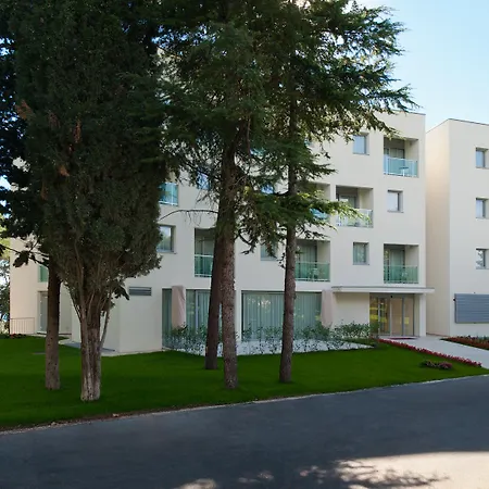 Crvena Luka Hotel 4*