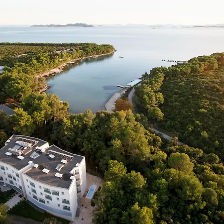 Hotel Crvena Luka 4*