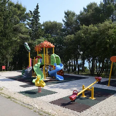 Ξενοδοχείο Crvena Luka 4*