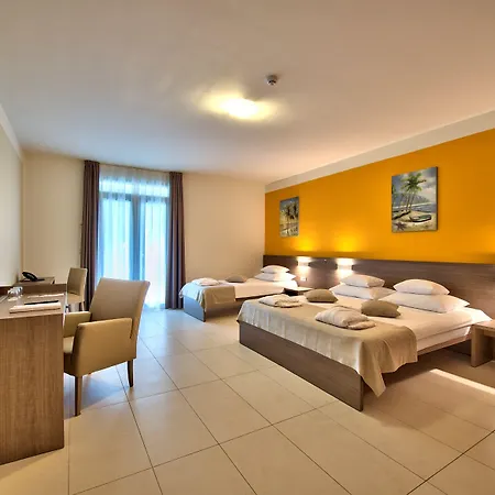 Crvena Luka 4*