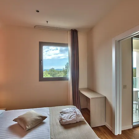 Hotel Crvena Luka 4*