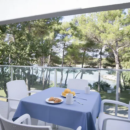 Ξενοδοχείο Crvena Luka 4*