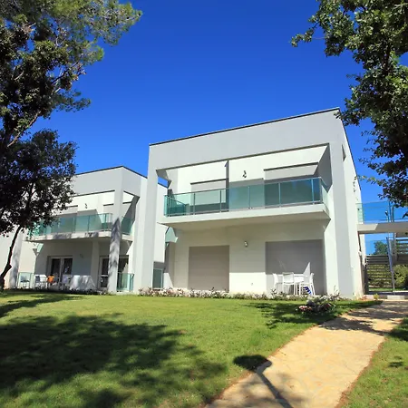 Crvena Luka Hotel 4*