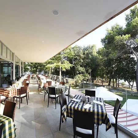 Hotel Crvena Luka 4*