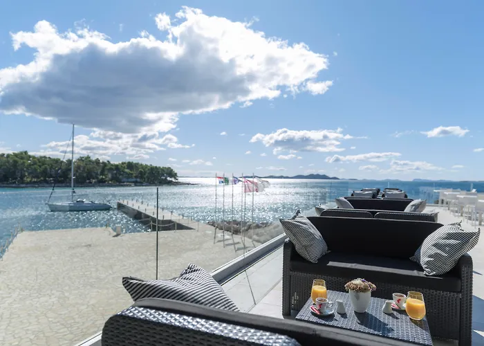 Crvena Luka Hotel