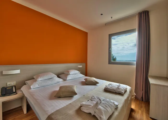 Hotel Crvena Luka 4*