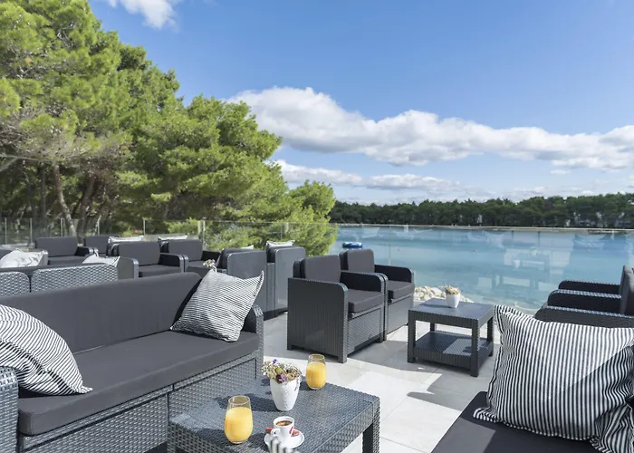 Crvena Luka Hotel 4*