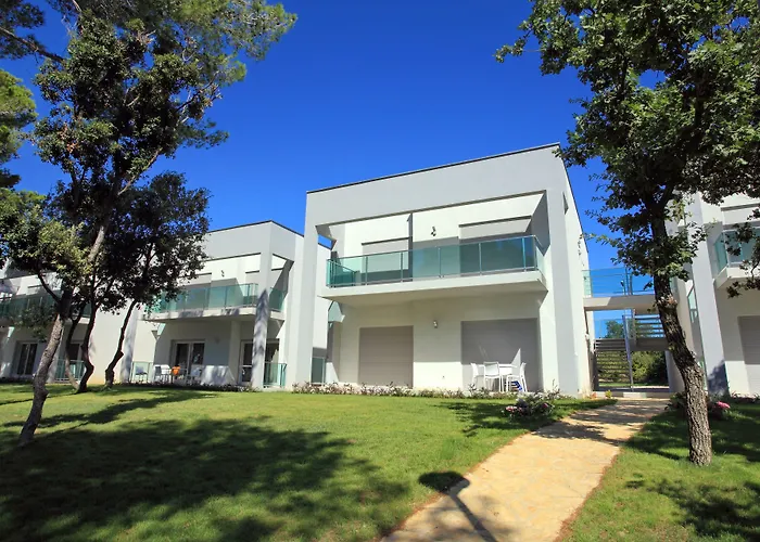 Crvena Luka Hotel 4*