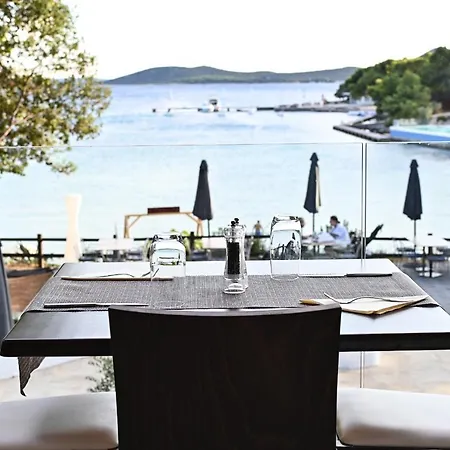 Crvena Luka Отель 4*