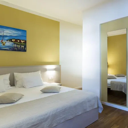 Crvena Luka Biograd Na Moru