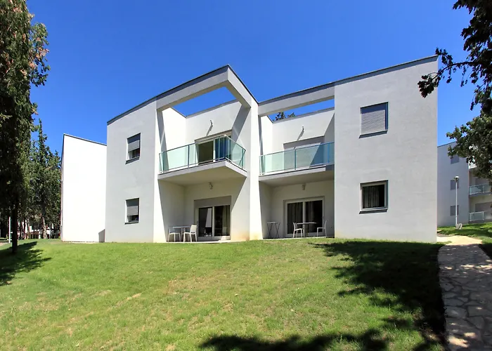 Crvena Luka Biograd Na Moru