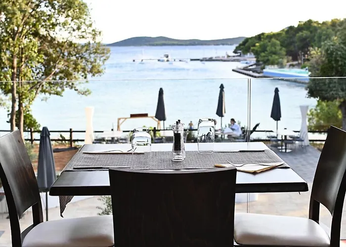 Crvena Luka Hotell 4*