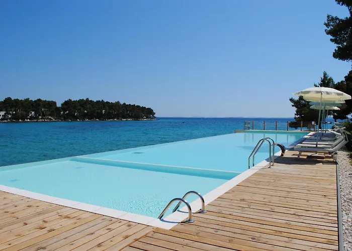 Crvena Luka Biograd Na Moru